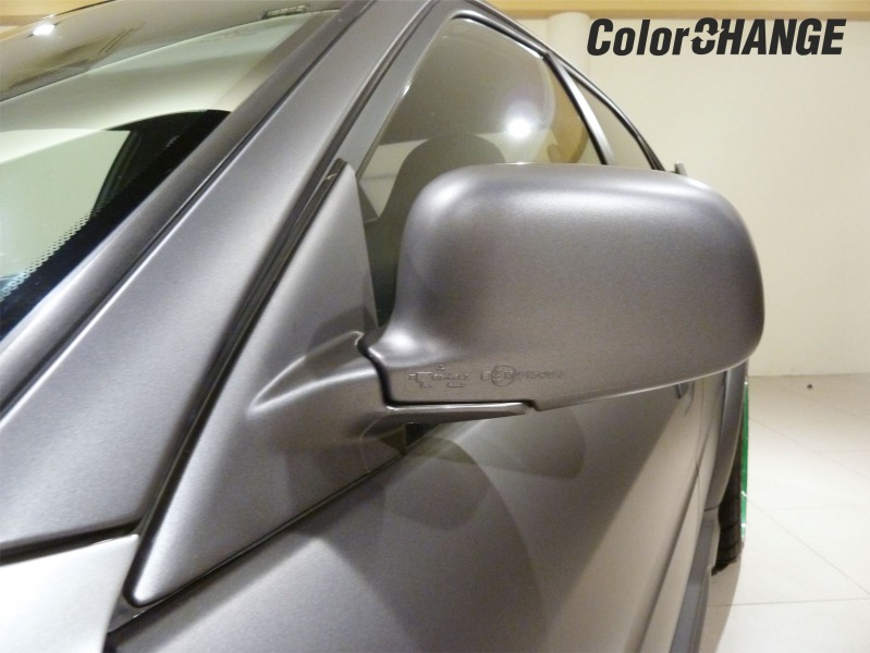 Mitsubishi Lancer - kompletná zmena farby auta fóliou Anthriacite matte - polep zrkadiel - detail