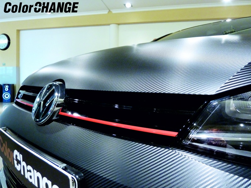 VW Golf - 3D karbónová fólia  - kompletný polep auta - maska oživená červenou líniou