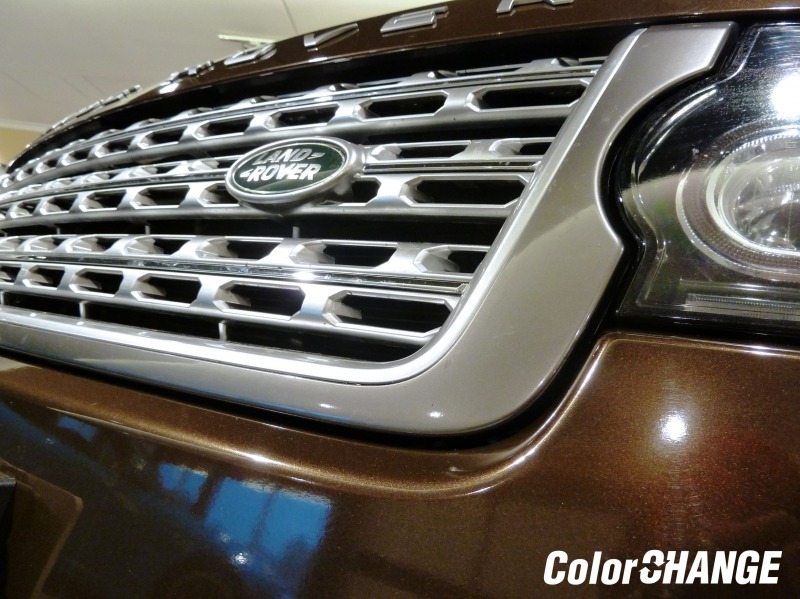 hnedý Range Rover - predná maska - detail