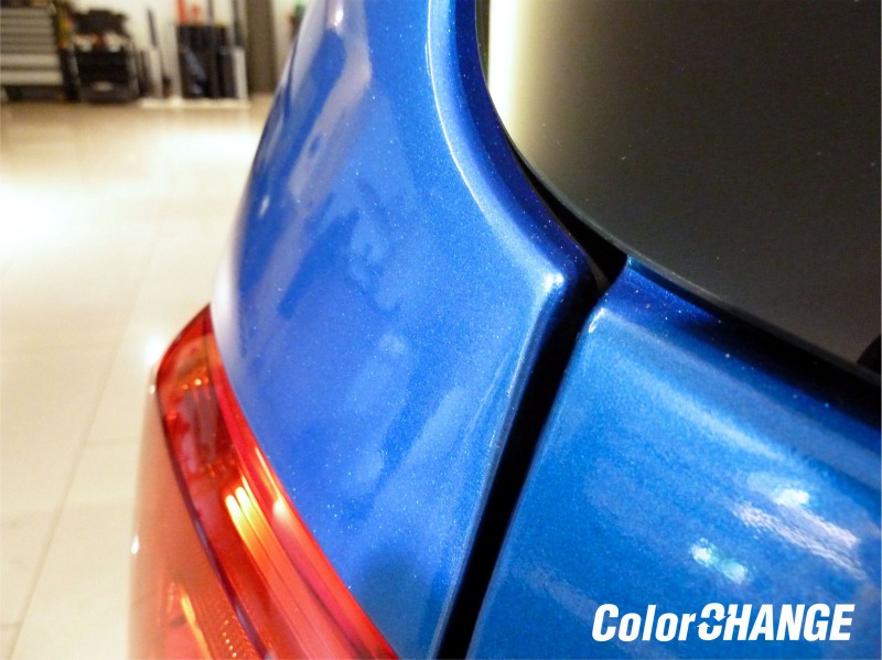 VW Sharan - polep auta fóliou Bright blue metallic - detail zakončenia